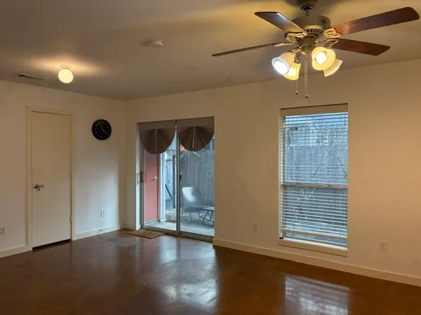 $2,600 | 2918 Commerce Street, Houston, TX 77003