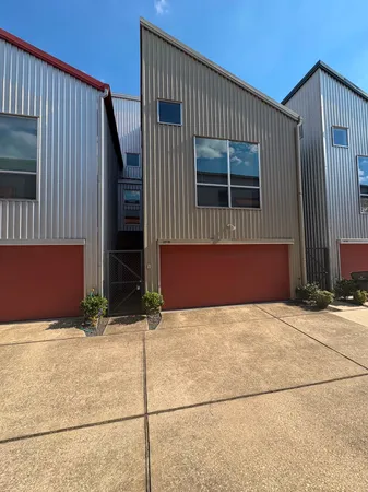 $2,600 | 2918 Commerce Street, Houston, TX 77003