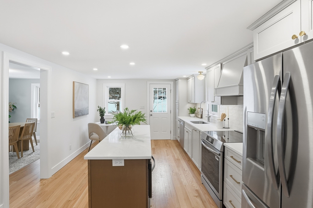 4 Littlefield Road Acton, MA 01720 - Photo 8 of 41