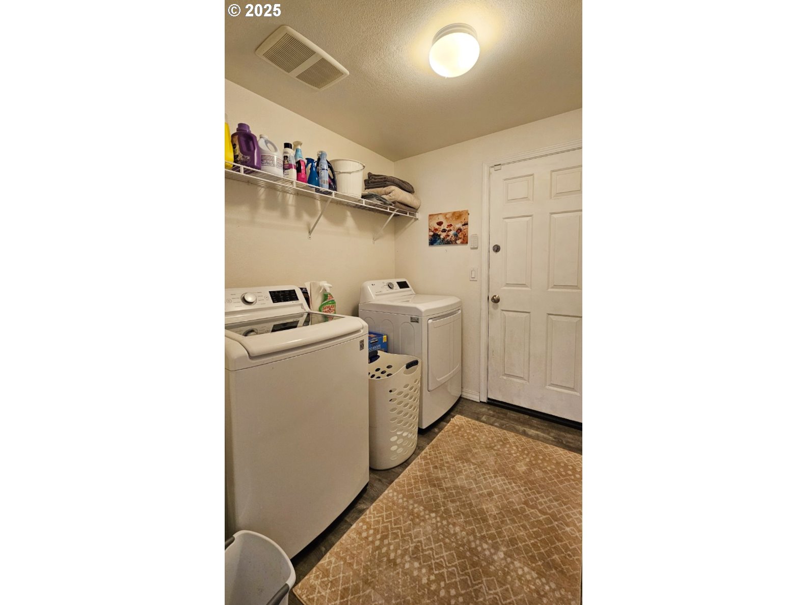 6004 Quartz Avenue Springfield, OR 97478 - Photo 15 of 19 a utility room with dryer and washer