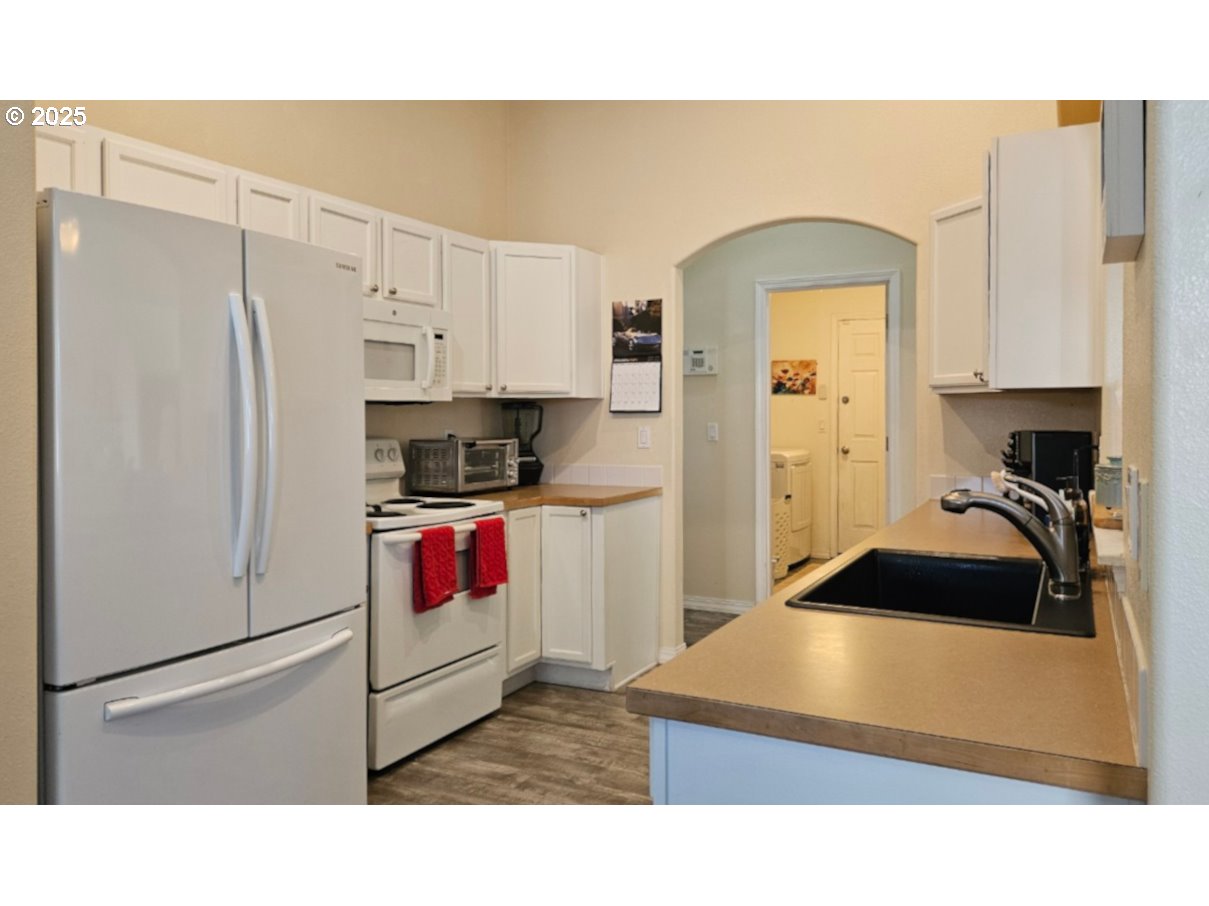 6004 Quartz Avenue Springfield, OR 97478 - Photo 4 of 19 a kitchen with a refrigerator and a sink