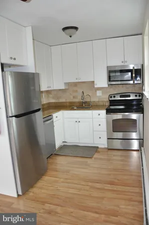 $2,000 | 340 Woodlawn Terrace, Unit H1, Collingswood, NJ 08108