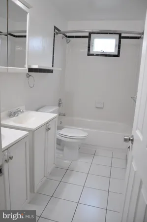 $2,000 | 340 Woodlawn Terrace, Unit H1, Collingswood, NJ 08108