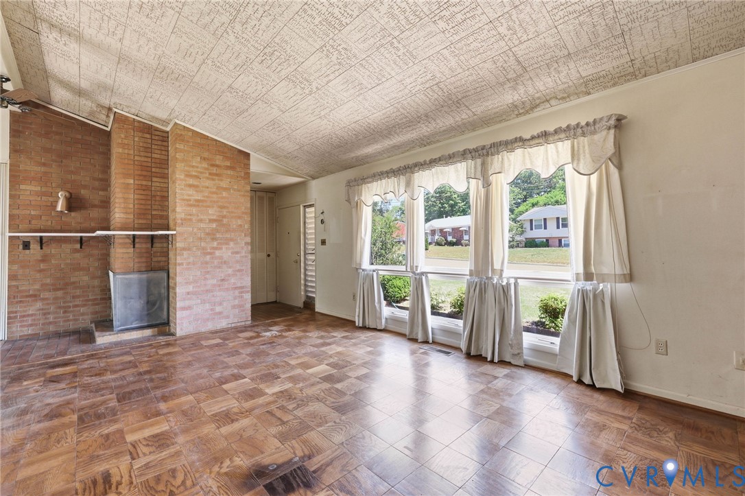 703 Compton Road Colonial Heights, VA 23834 - Photo 2 of 21