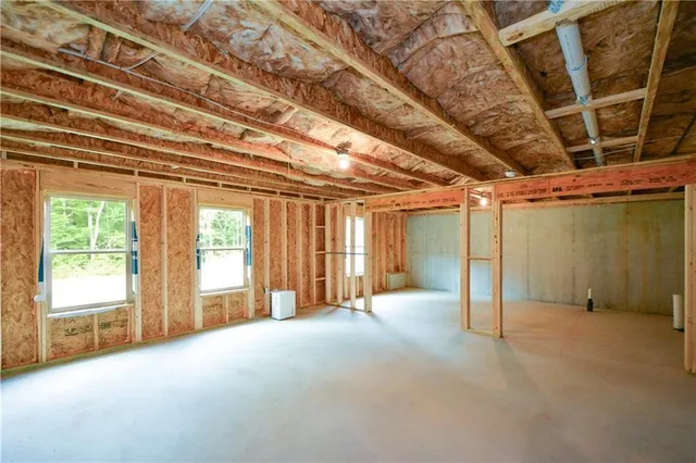 a view of a house with backyard and garden