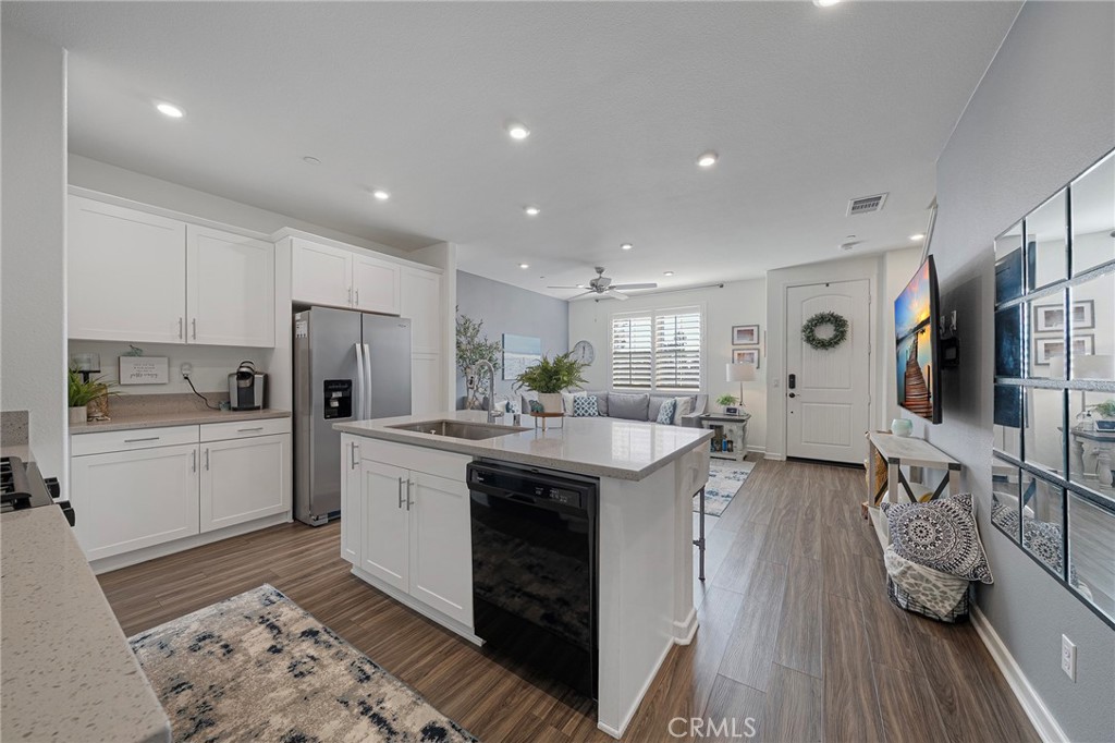 1045 West Clover Avenue Rialto, CA 92376 - Photo 12 of 32