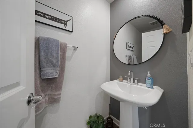 $480,000 | 1045 West Clover Avenue, Rialto, CA 92376