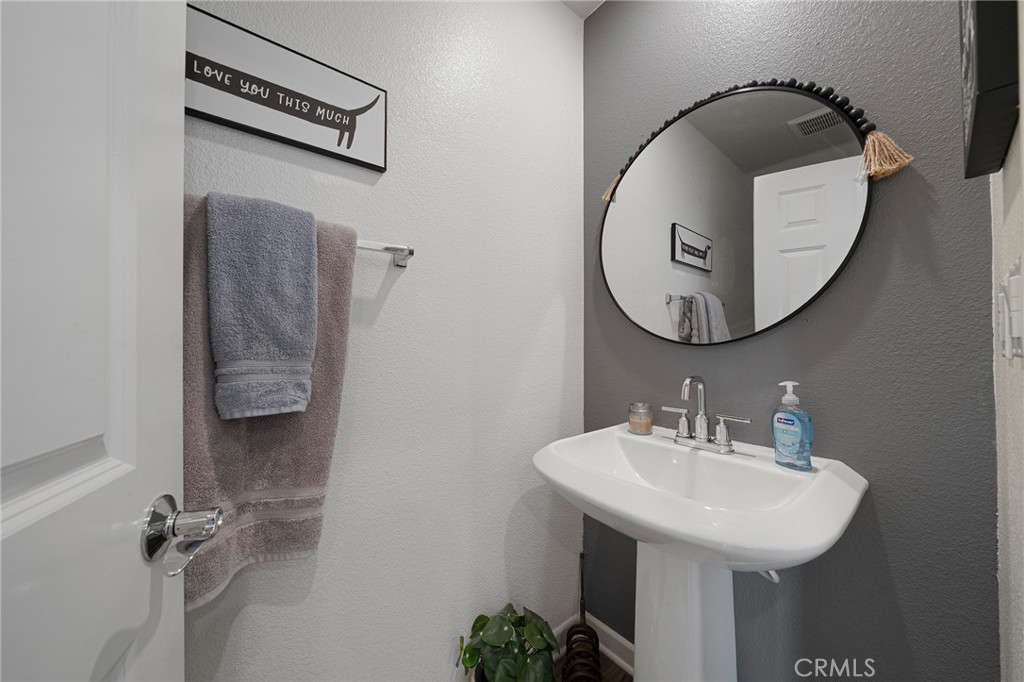 1045 West Clover Avenue Rialto, CA 92376 - Photo 13 of 32