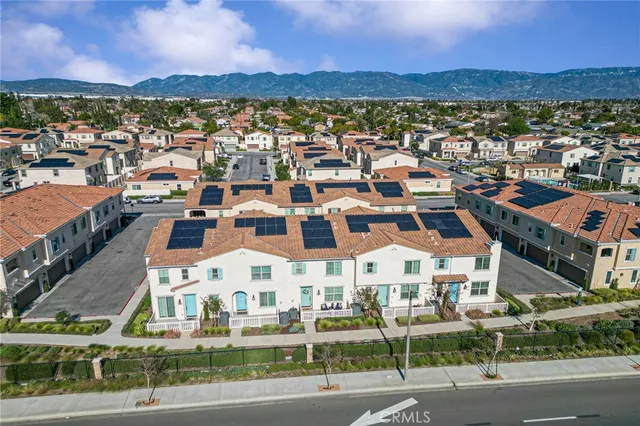 $480,000 | 1045 West Clover Avenue, Rialto, CA 92376