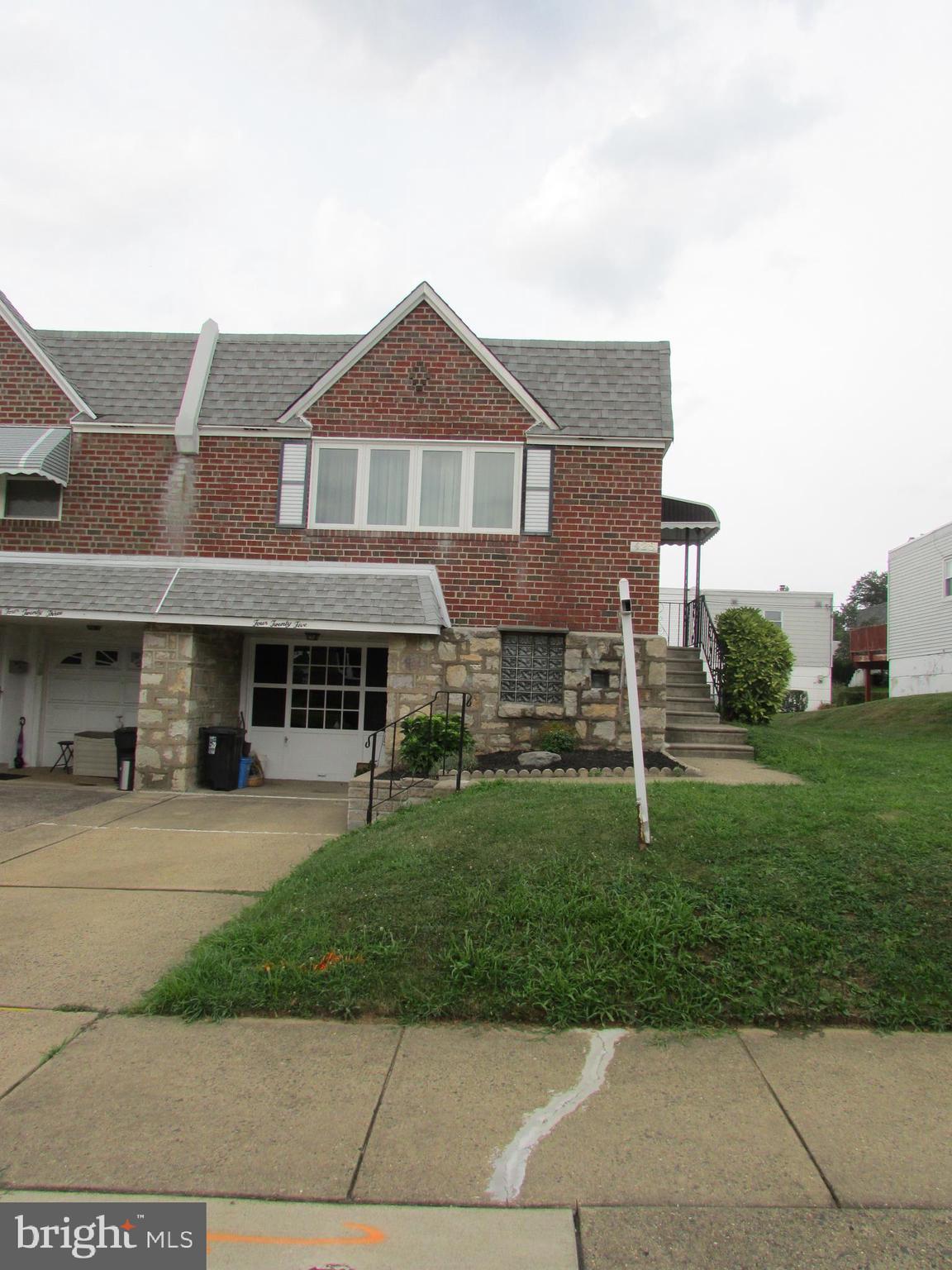 425 Densmore Road Philadelphia, PA 19116 - Photo 1 of 22 Front View