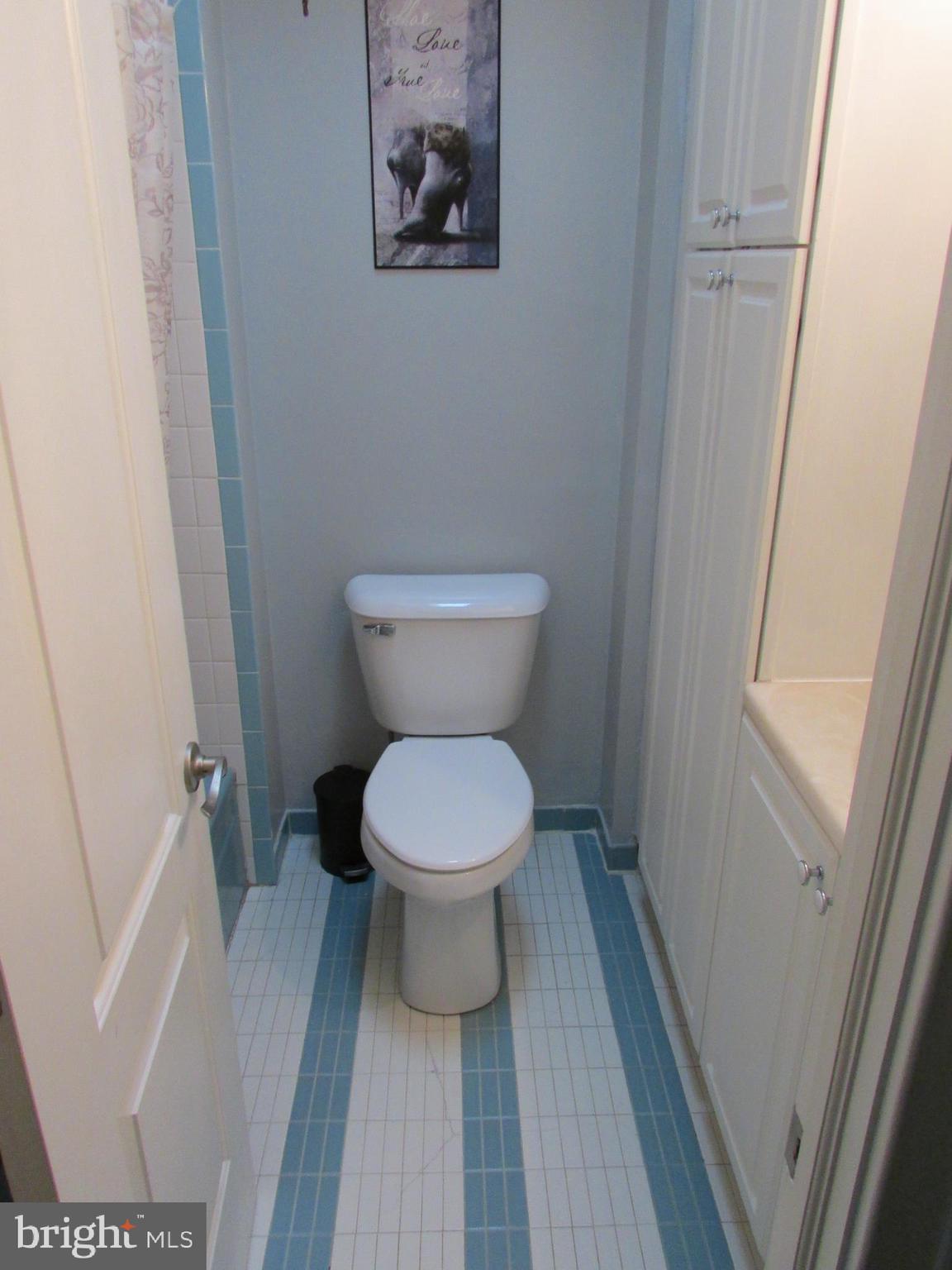 425 Densmore Road Philadelphia, PA 19116 - Photo 9 of 22 Bathroom 1