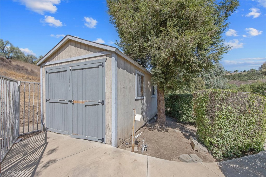 12738 Rosedale Court Camarillo, CA 93012 - Photo 56 of 66 a backyard of a house with a tree