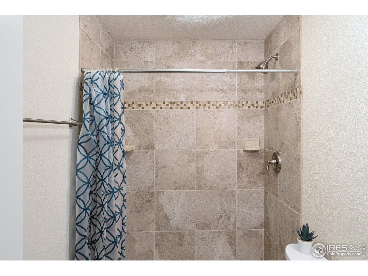 1526 Haystack Way Lafayette, CO 80026 - Photo 28 of 37 Walk in shower in lower level 4th bath.