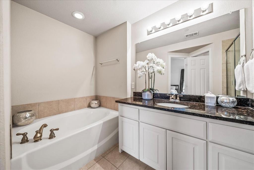 2700 Club Ridge Drive, Unit 34 Lewisville, TX 75067 - Photo 19 of 27 a bathroom with a tub sink and mirror