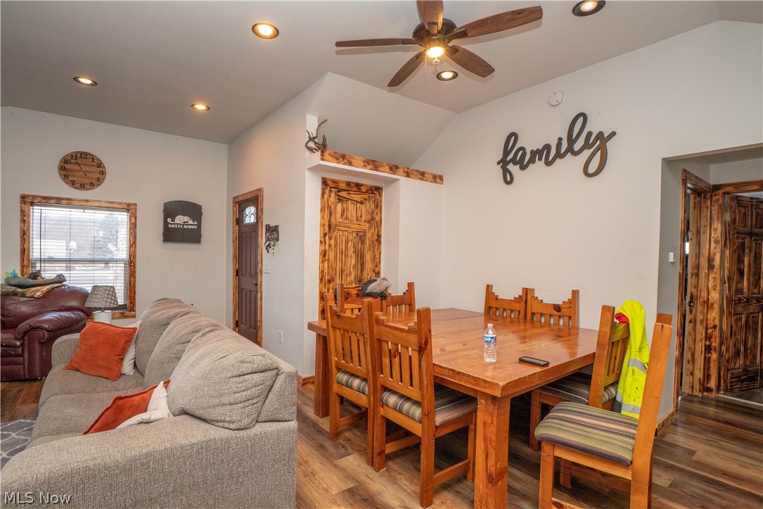 8242-8244 Navarre Road Southwest Massillon, OH 44646 - Photo 5 of 22