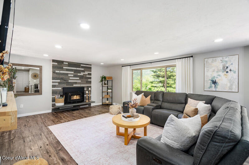 46894 Silver Valley Road, Unit B Smelterville, ID 83868 - Photo 11 of 35 living room