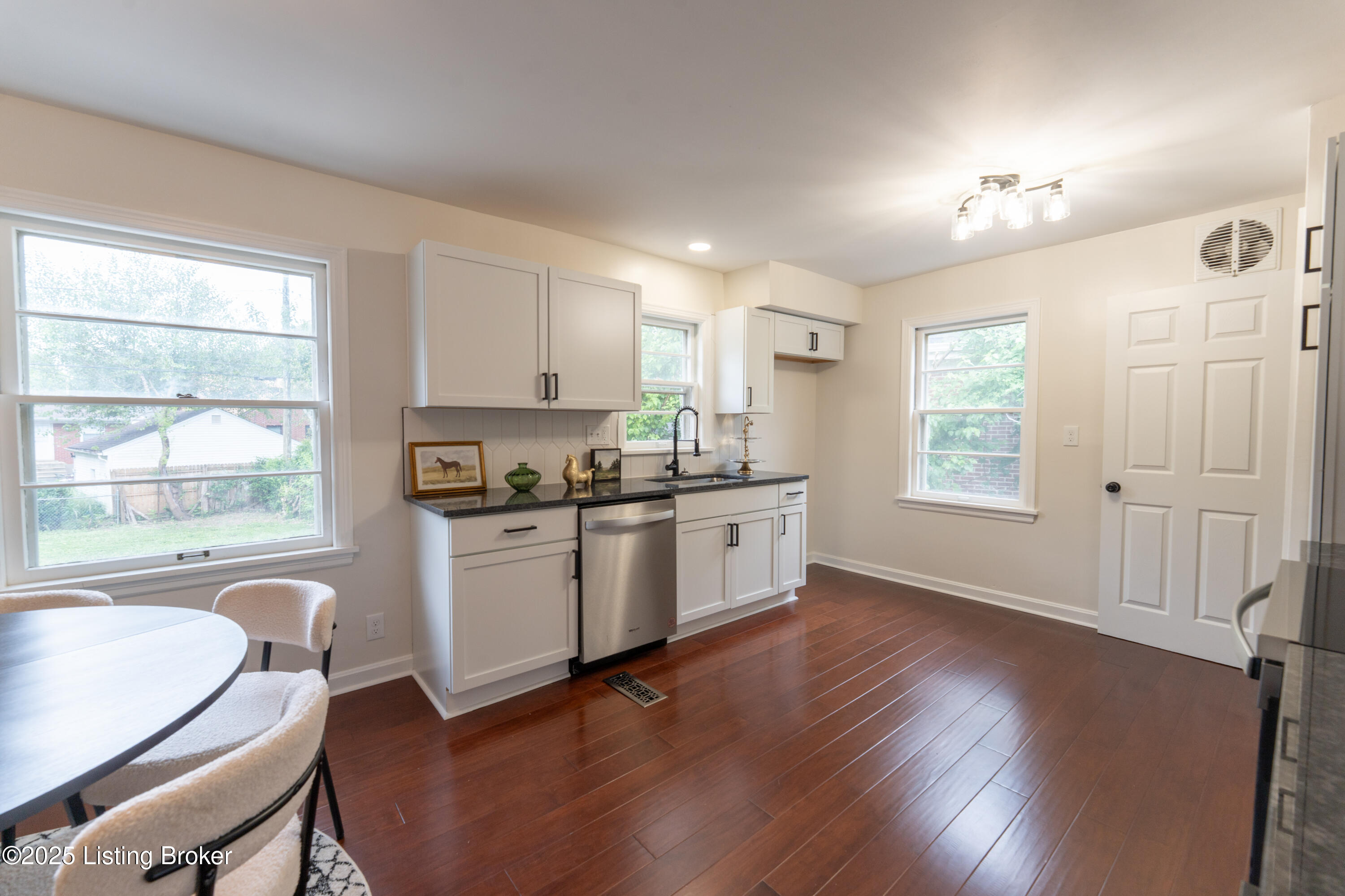 317 Merriman Road Louisville, KY 40207 - Photo 7 of 55 Merriman-18
