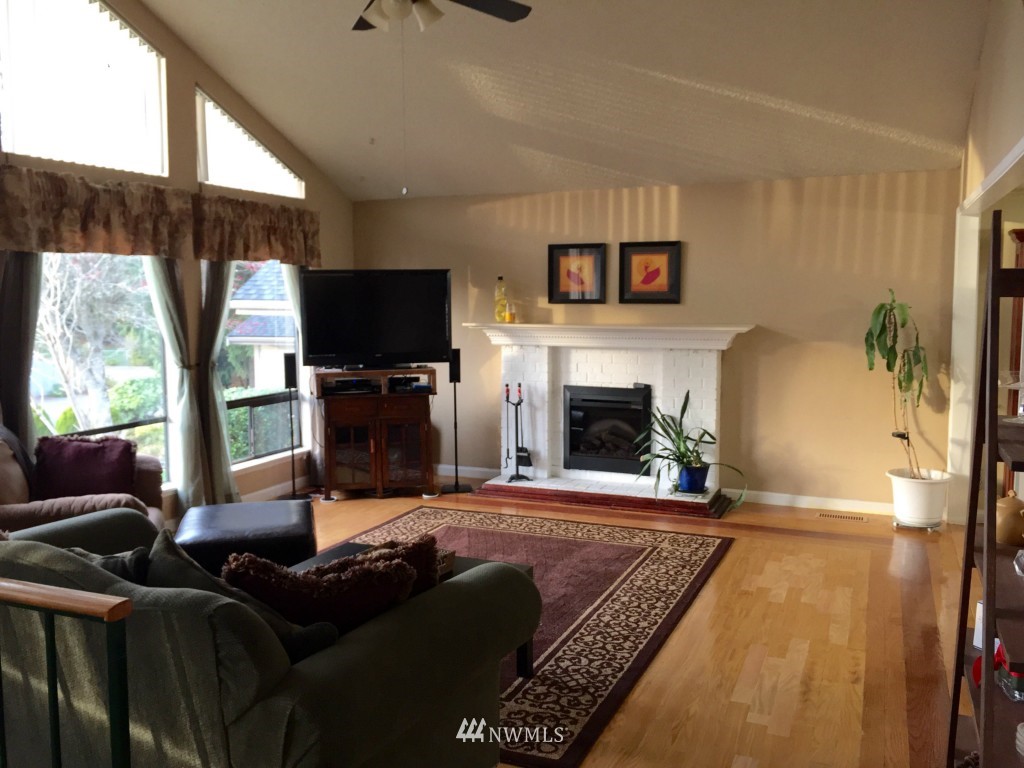 17614 162nd Place Southeast Renton, WA 98058 - Photo 4 of 25