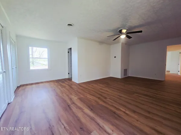 $409,000 | 210 Dogwood Avenue, Oneida, TN 37841