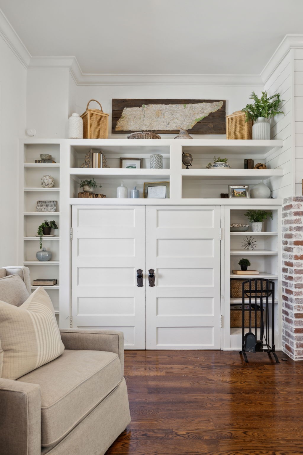6795 Leipers Creek Road Columbia, TN 38401 - Photo 33 of 98 a living room with furniture and a wooden floor