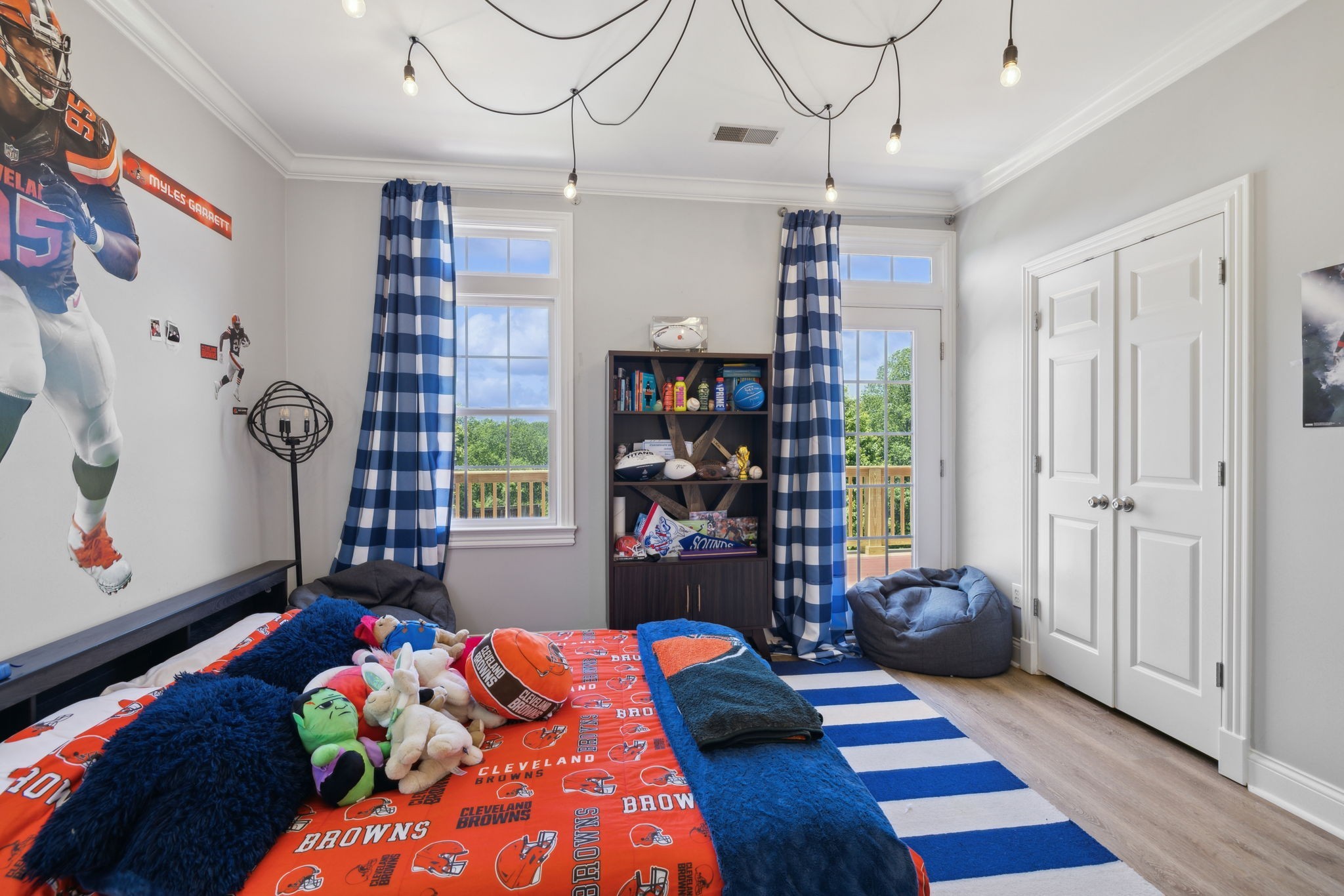 6795 Leipers Creek Road Columbia, TN 38401 - Photo 79 of 98 a bedroom with a bed and a window