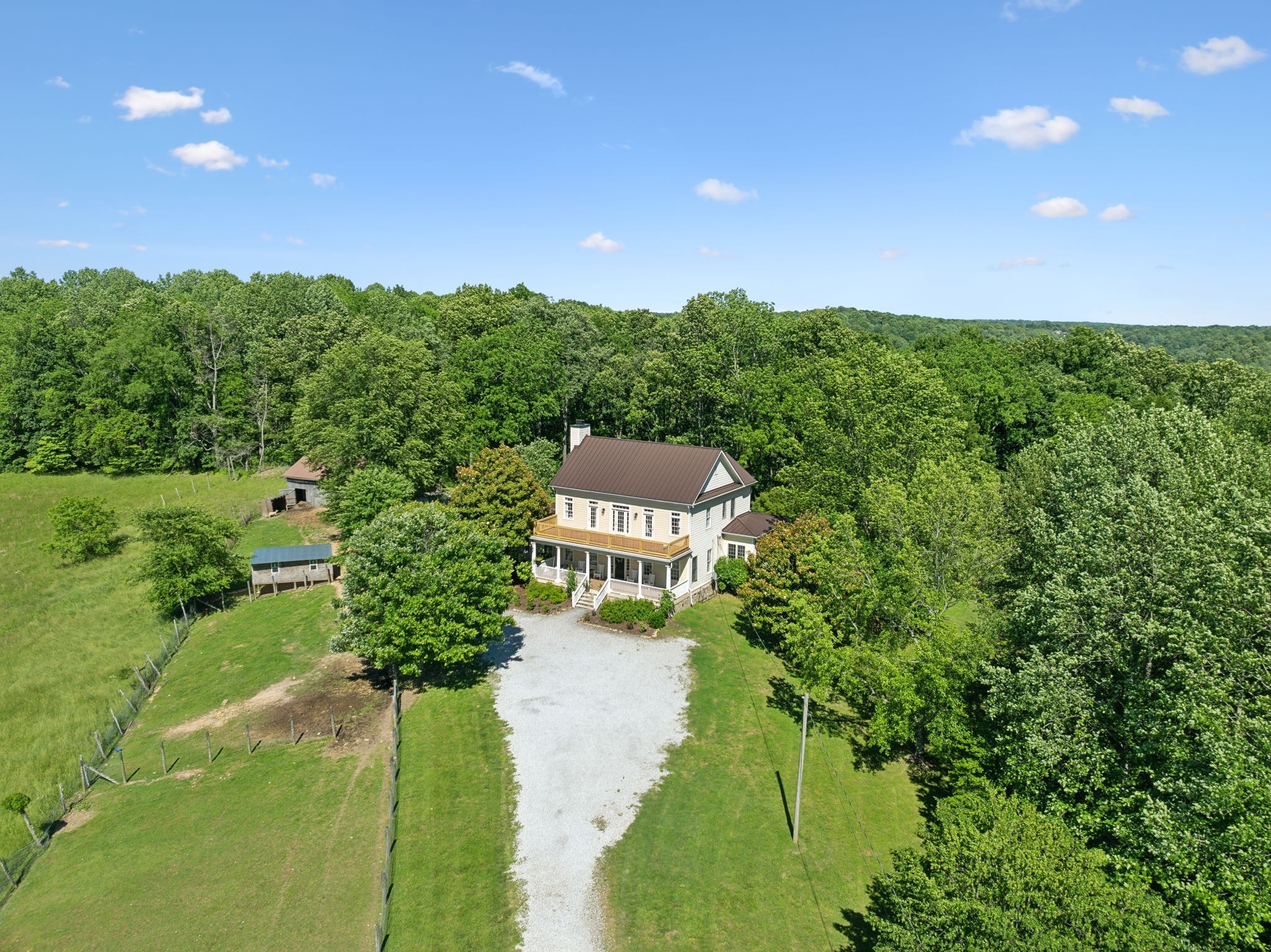 6795 Leipers Creek Road Columbia, TN 38401 - Photo 90 of 98 a view of a back yard of the house