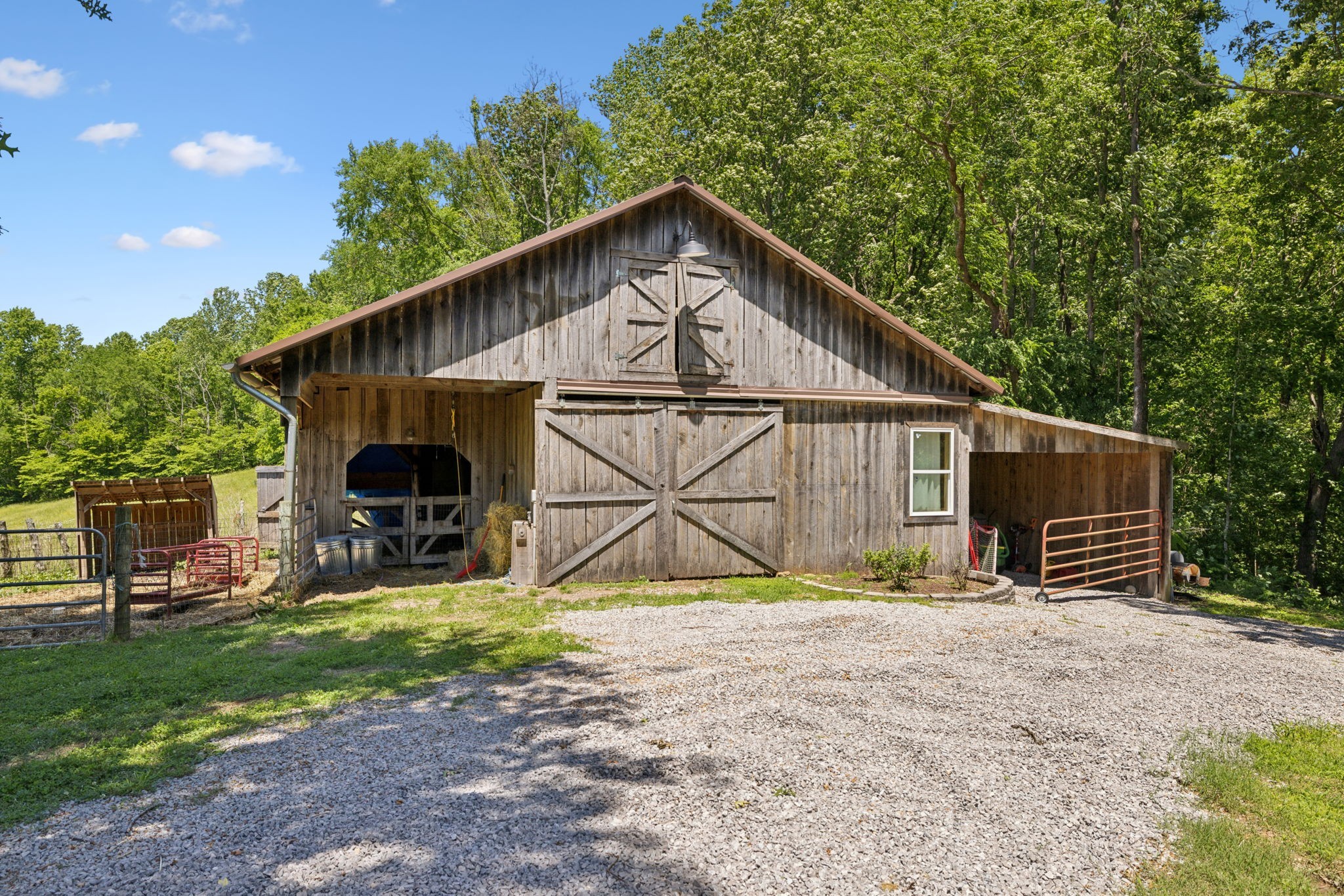 6795 Leipers Creek Road Columbia, TN 38401 - Photo 9 of 98 a view of backyard with wooden fence and a large tree