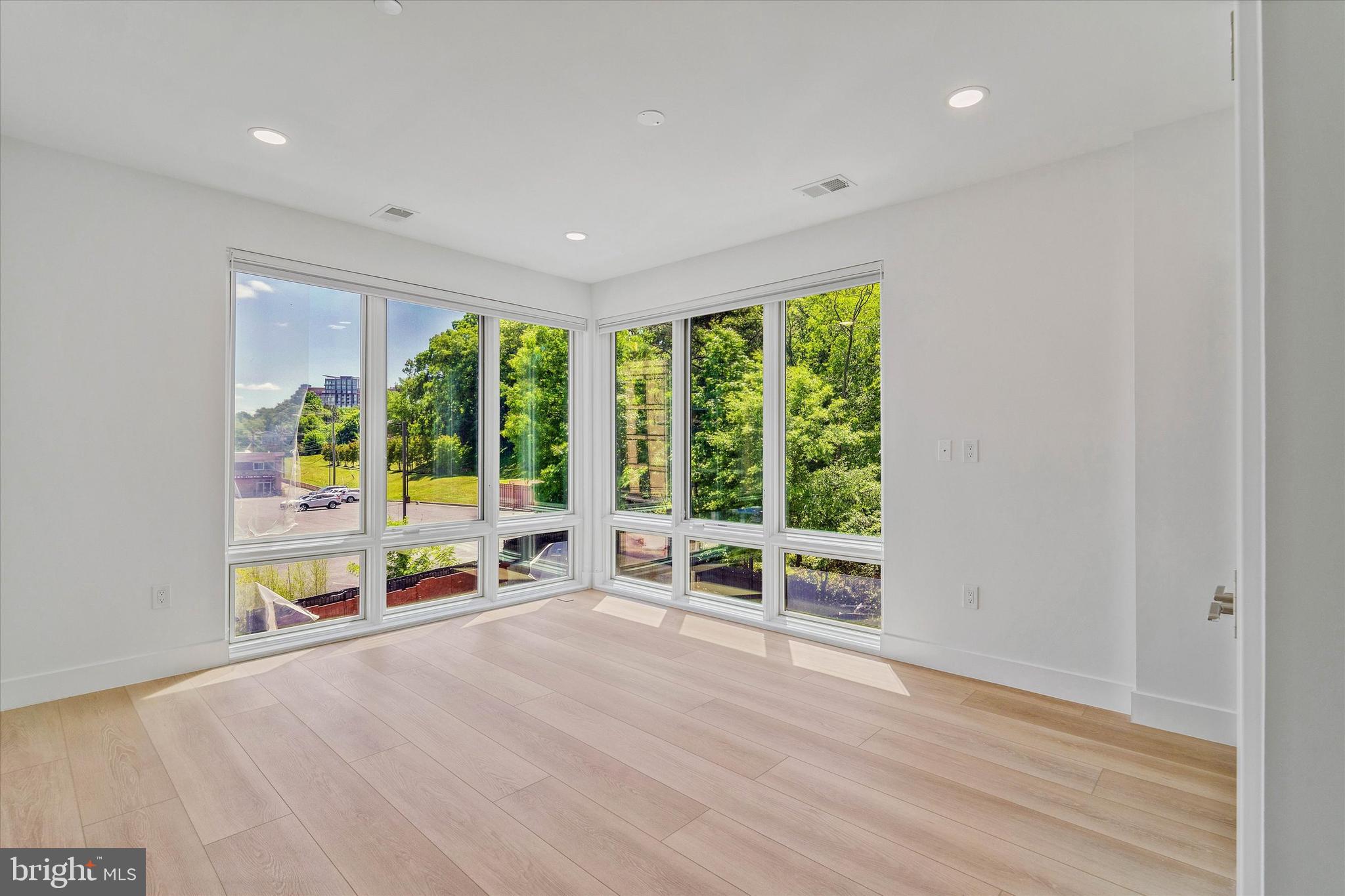228 West Glebe Road, Unit 301 Alexandria, VA 22305 - Photo 12 of 13 Bedroom #2