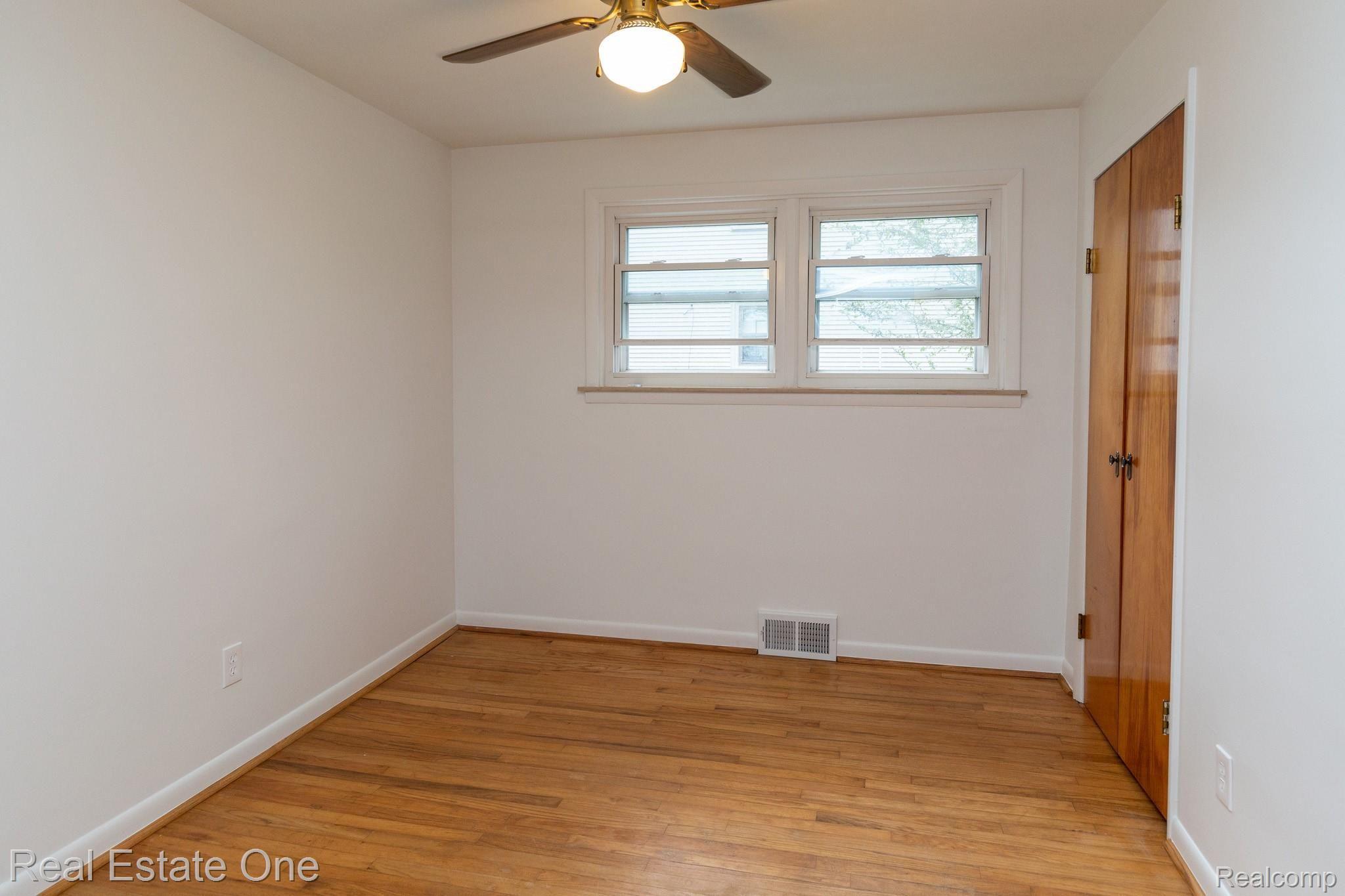 13345 Grafton Road Carleton, MI 48117 - Photo 16 of 34 13345GraftonRd-16.jpg