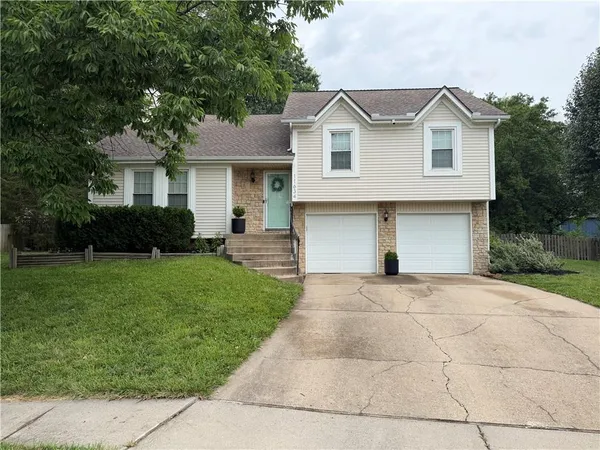 $385,000 | 11634 Earnshaw Street, Overland Park, KS 66210