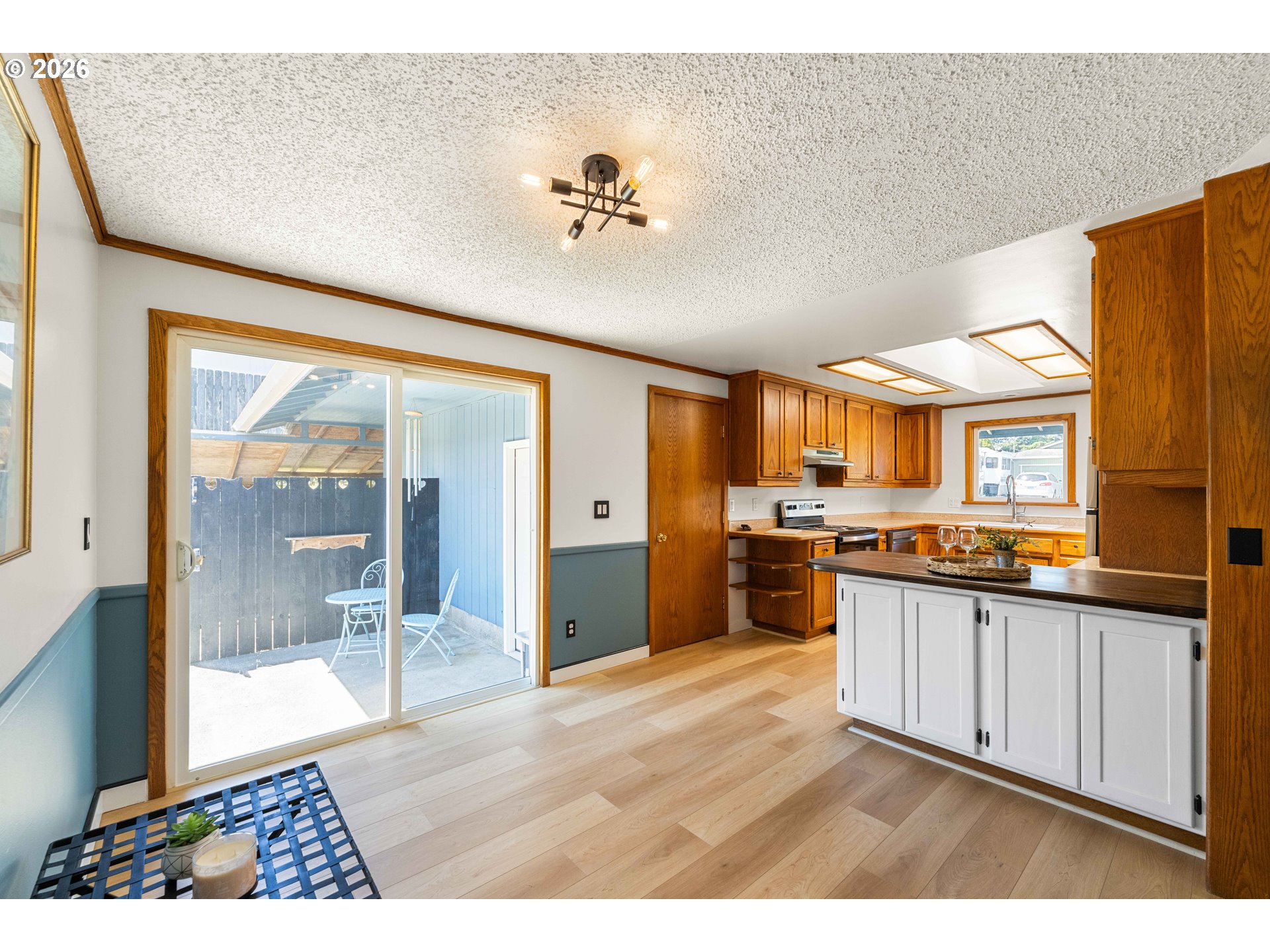 2449 Oak Street North Bend, OR 97459 - Photo 7 of 35