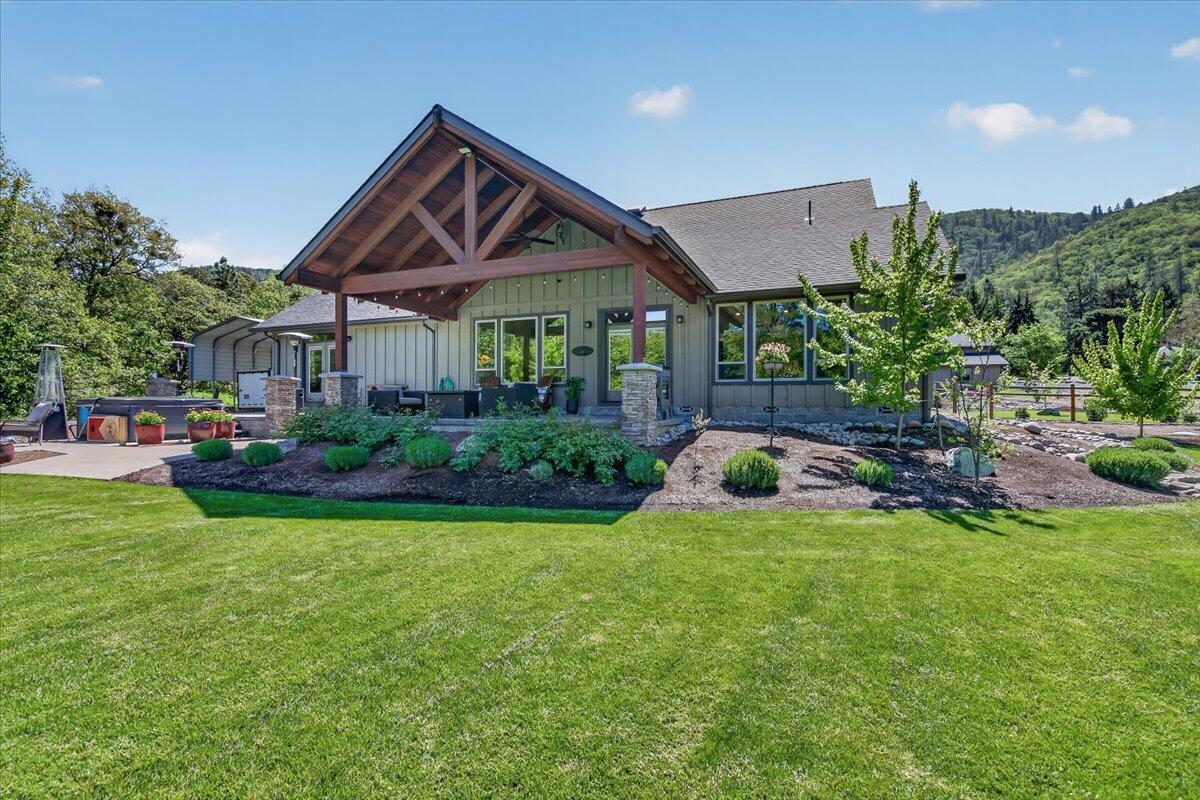469 Wards Creek Road Rogue River, OR 97537 - Photo 43 of 84 Covered Patio