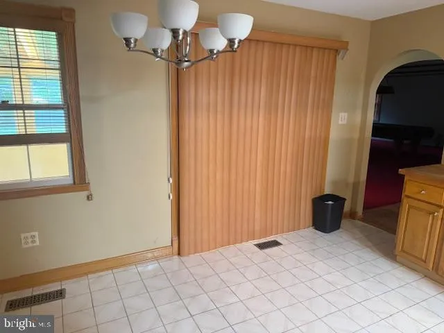 a view of a house with back yard