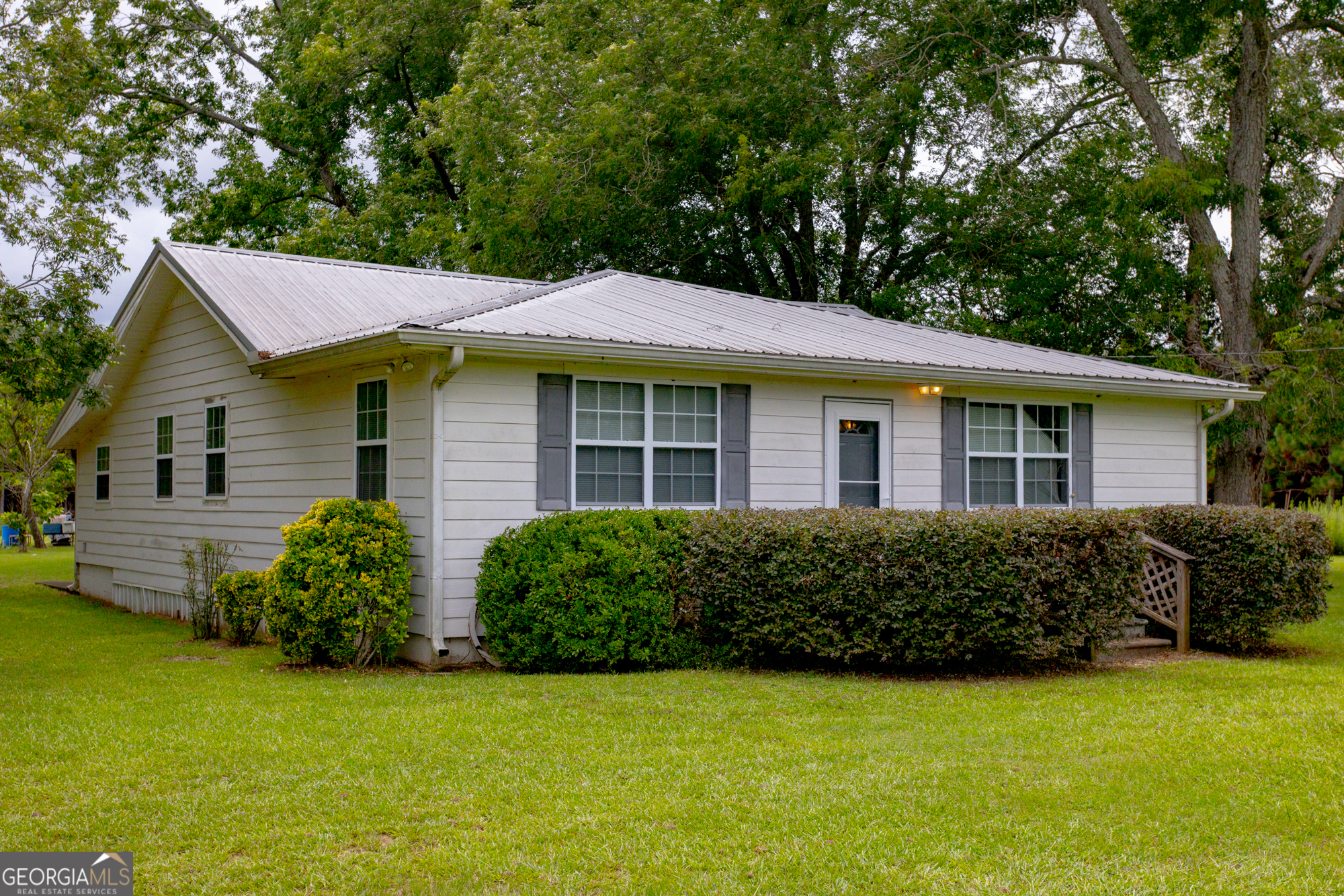 3176 East Centerpoint Road Preston, GA 31824 - Photo 34 of 44 a view of a house with a garden
