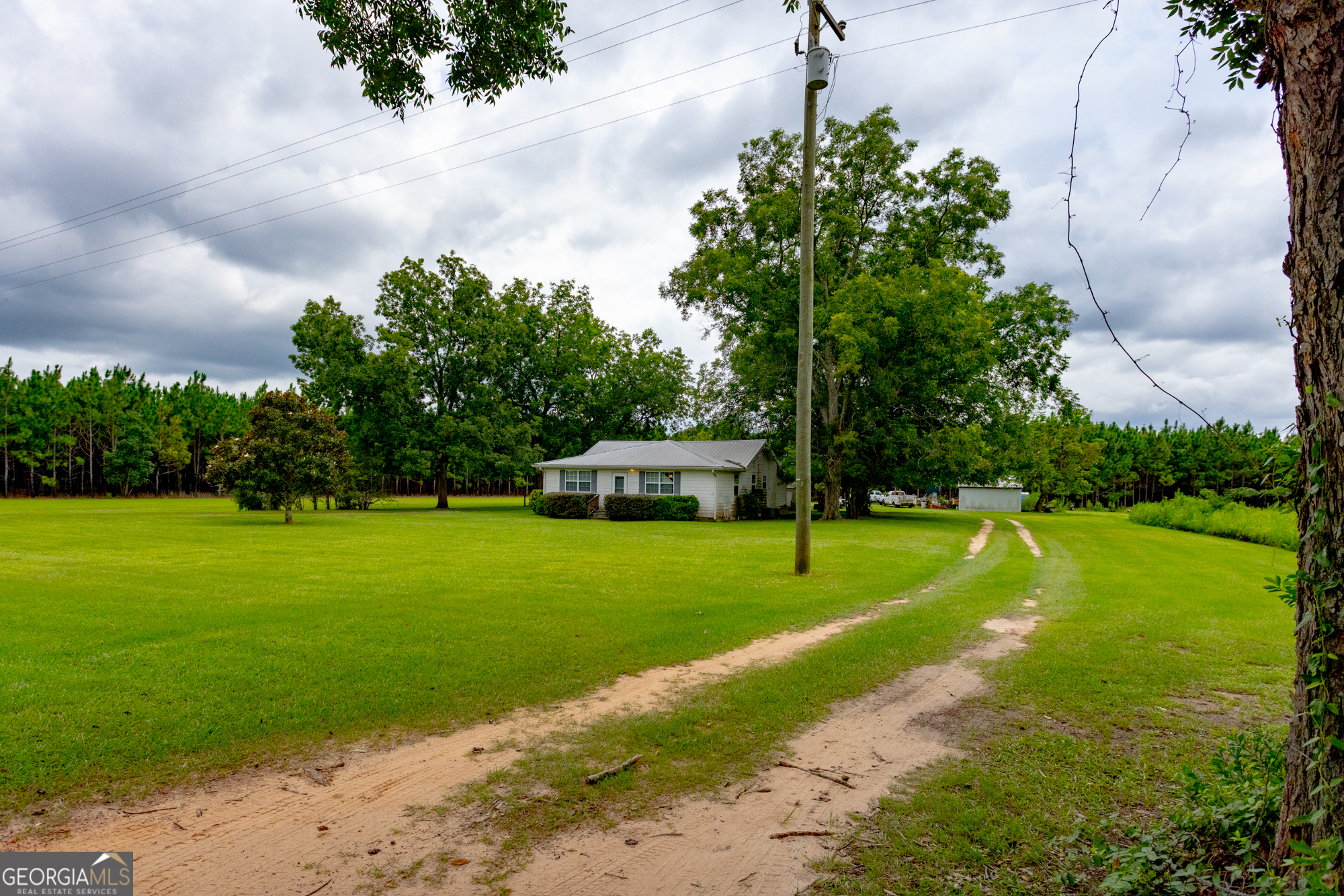 3176 East Centerpoint Road Preston, GA 31824 - Photo 35 of 44 a view of a golf course with a garden