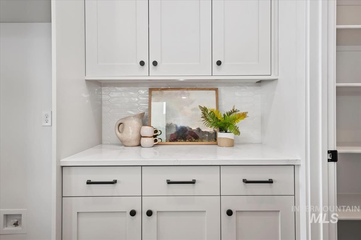 749 South Calhoun Lane Star, ID 83669 - Photo 18 of 34 Detailed view of tasteful backsplash