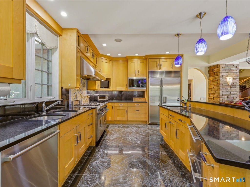 76 Sachem Head Road Guilford, CT 06437 - Photo 12 of 39
