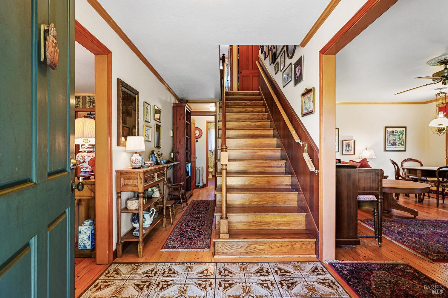 5143 Dry Creek Road Healdsburg, CA 95448 - Photo 45 of 85 a view of an entryway with wooden floor