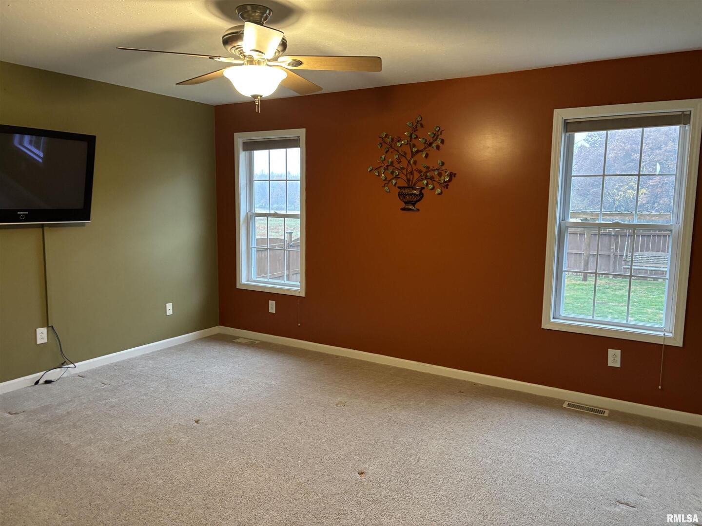 4232 Woodglen Lane Mount Vernon, IL 62864 - Photo 21 of 40 an empty room with windows and fan