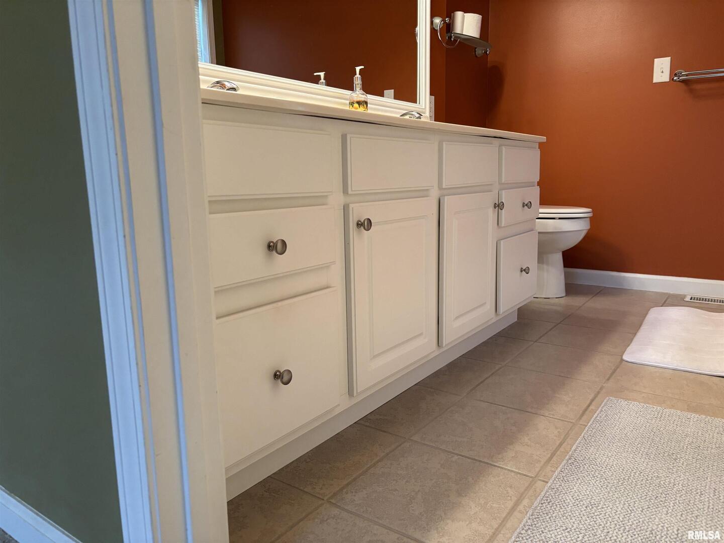 4232 Woodglen Lane Mount Vernon, IL 62864 - Photo 26 of 40 a utility room with dryer and washer