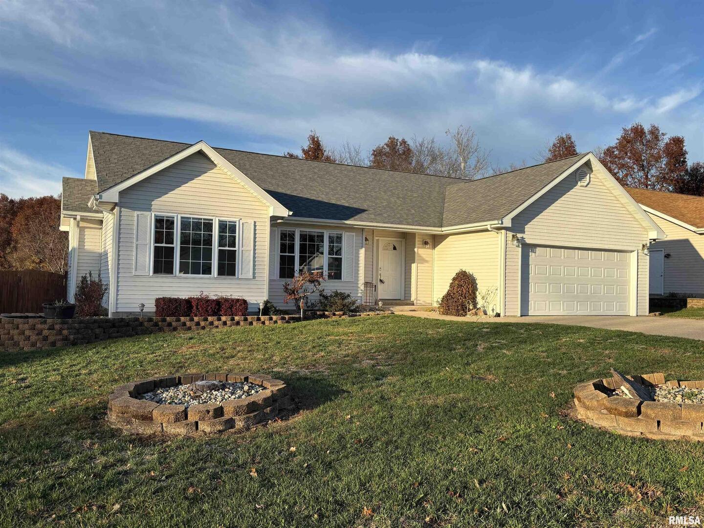 4232 Woodglen Lane Mount Vernon, IL 62864 - Photo 39 of 40 a front view of a house with a yard