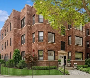 $420,000 | 4753 North Beacon Street, Unit 2, Chicago, IL 60640