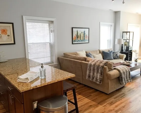 $420,000 | 4753 North Beacon Street, Unit 2, Chicago, IL 60640