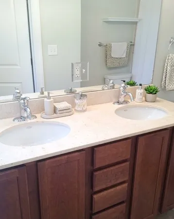 $420,000 | 4753 North Beacon Street, Unit 2, Chicago, IL 60640