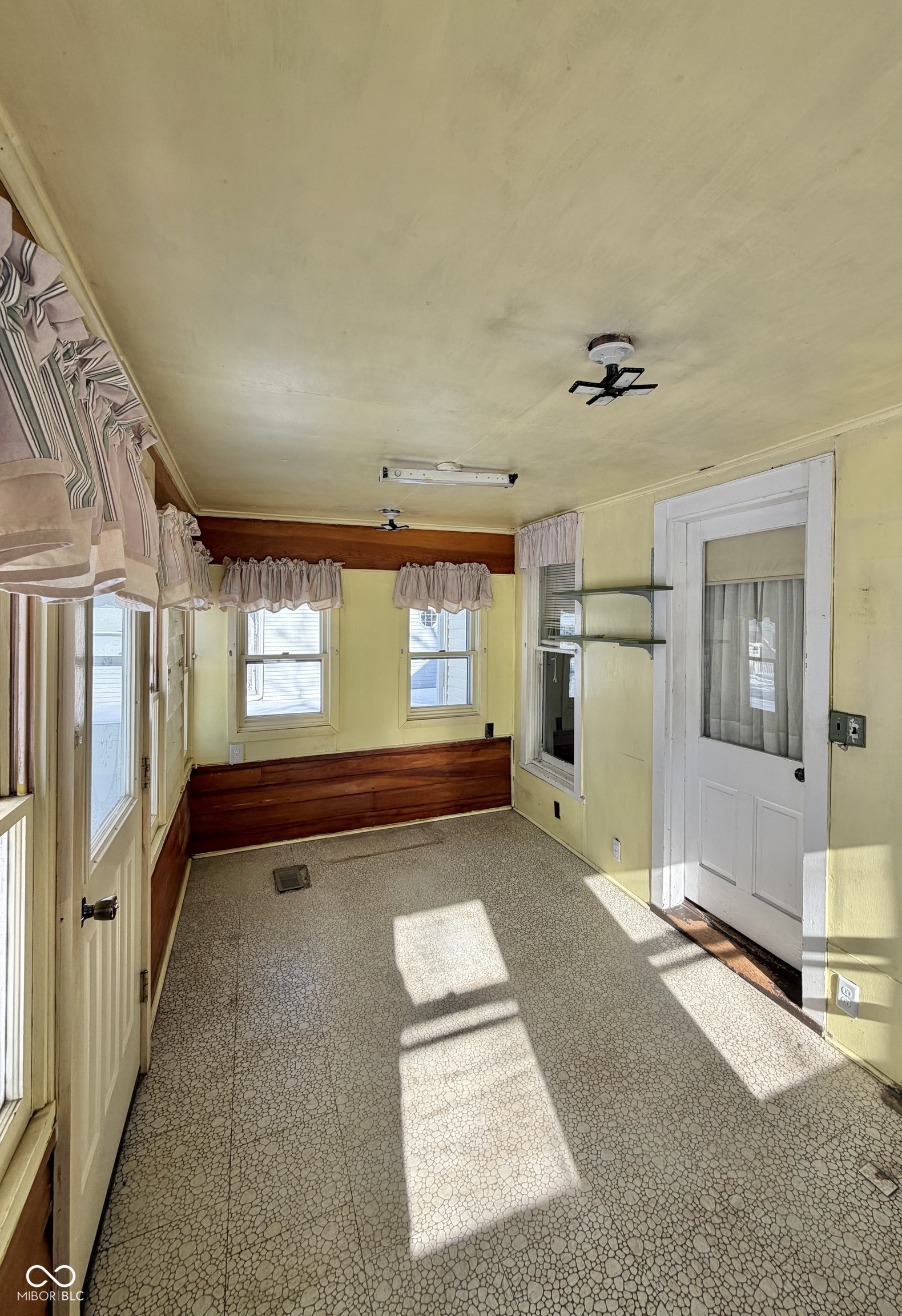 1116 3rd Street Covington, IN 47932 - Photo 3 of 19