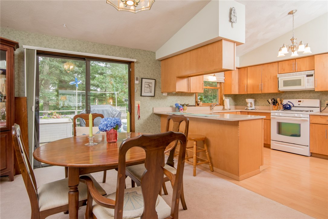 78 Edgewater Road Narragansett, RI 02882 - Photo 3 of 15 Dining Area - Kitchen
