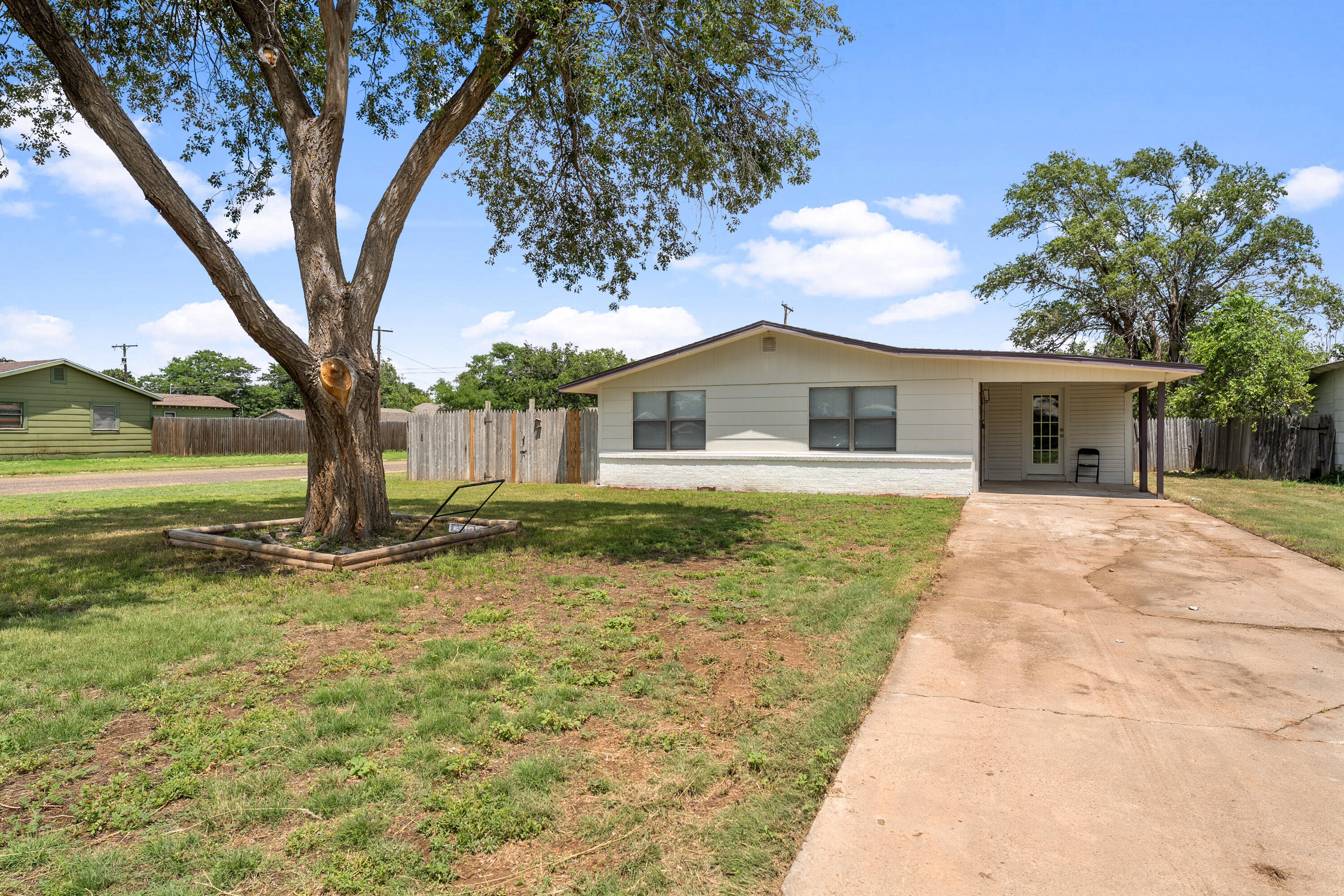 1320 Dallas Plainview, TX 79072 - Photo 2 of 21 DSC09116