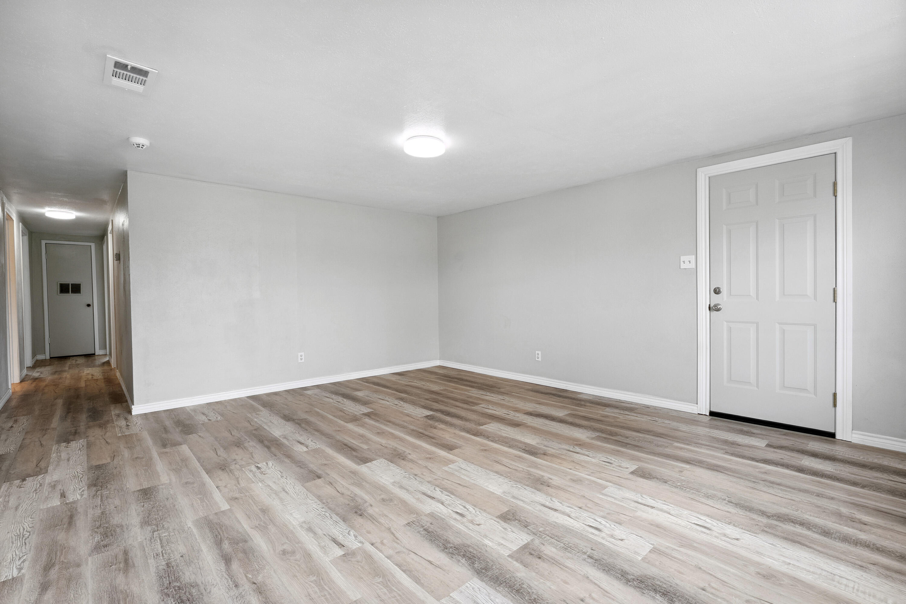 1320 Dallas Plainview, TX 79072 - Photo 3 of 21 DSC09129