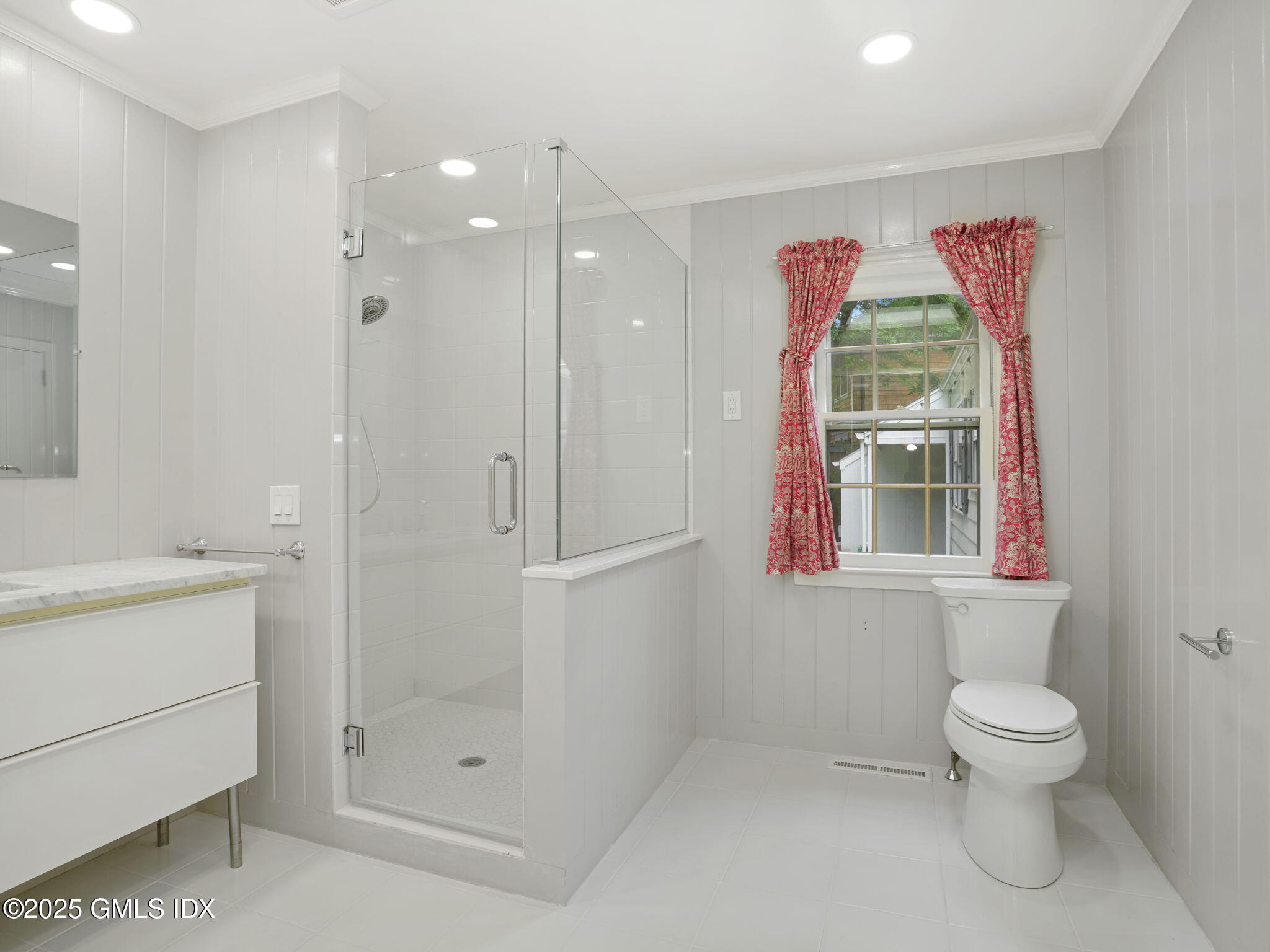 35 Skylark Road Greenwich, CT 06830 - Photo 23 of 34 Primary Bathroom