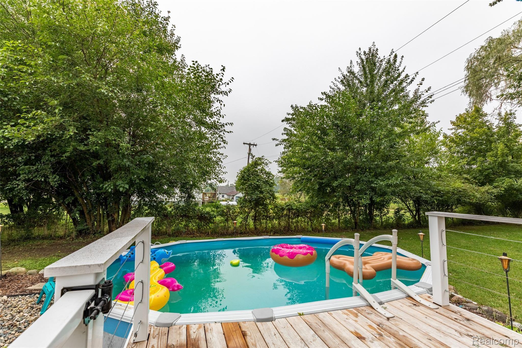 6218 Colf Road Carleton, MI 48117 - Photo 12 of 35 12.BackPorch